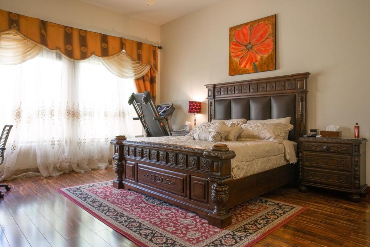 Luxury-3 Bed-two Full Master-best Location Holiday home